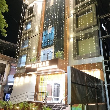 Hotel Satkar International Chhindwāra Buitenkant foto