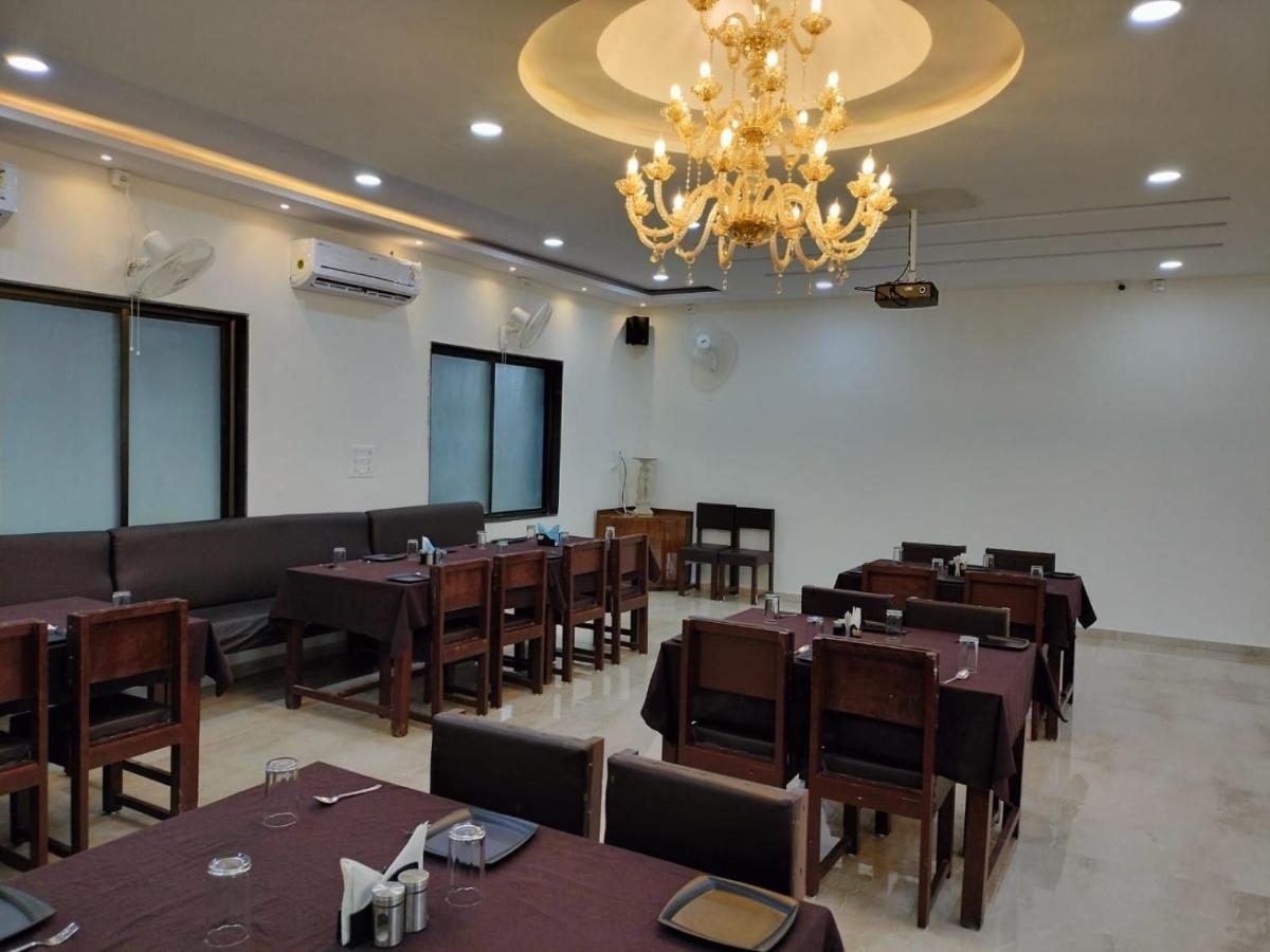 Hotel Satkar International Chhindwāra Buitenkant foto