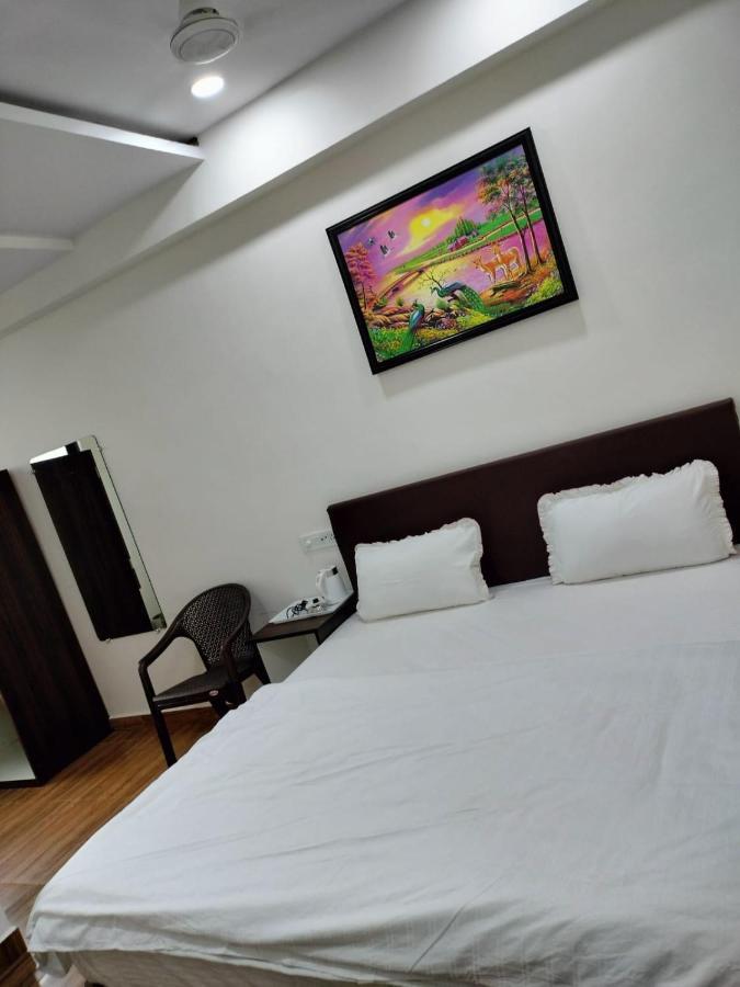 Hotel Satkar International Chhindwāra Buitenkant foto