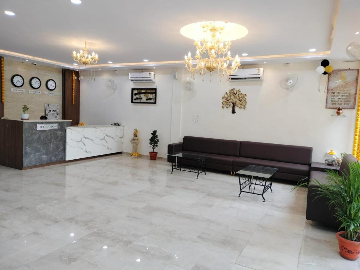 Hotel Satkar International Chhindwāra Buitenkant foto