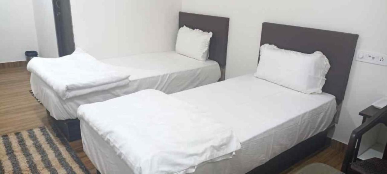 Hotel Satkar International Chhindwāra Buitenkant foto