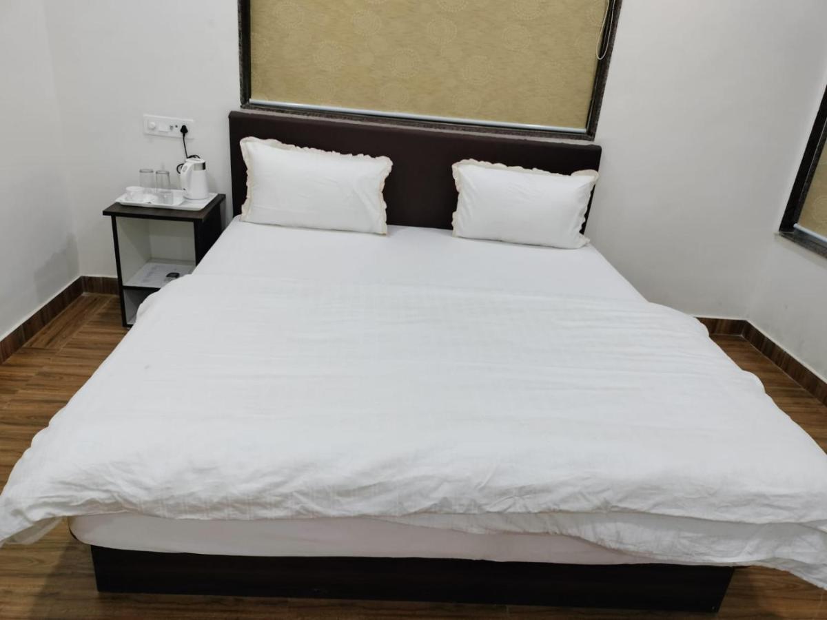 Hotel Satkar International Chhindwāra Buitenkant foto
