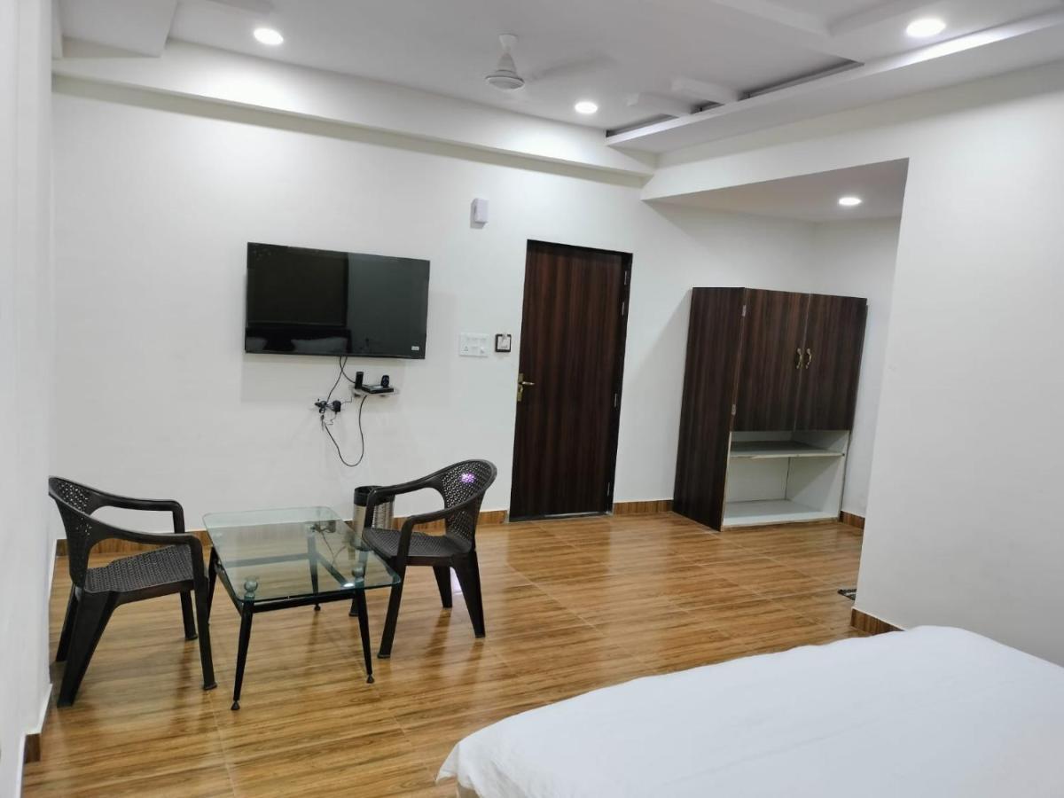 Hotel Satkar International Chhindwāra Buitenkant foto
