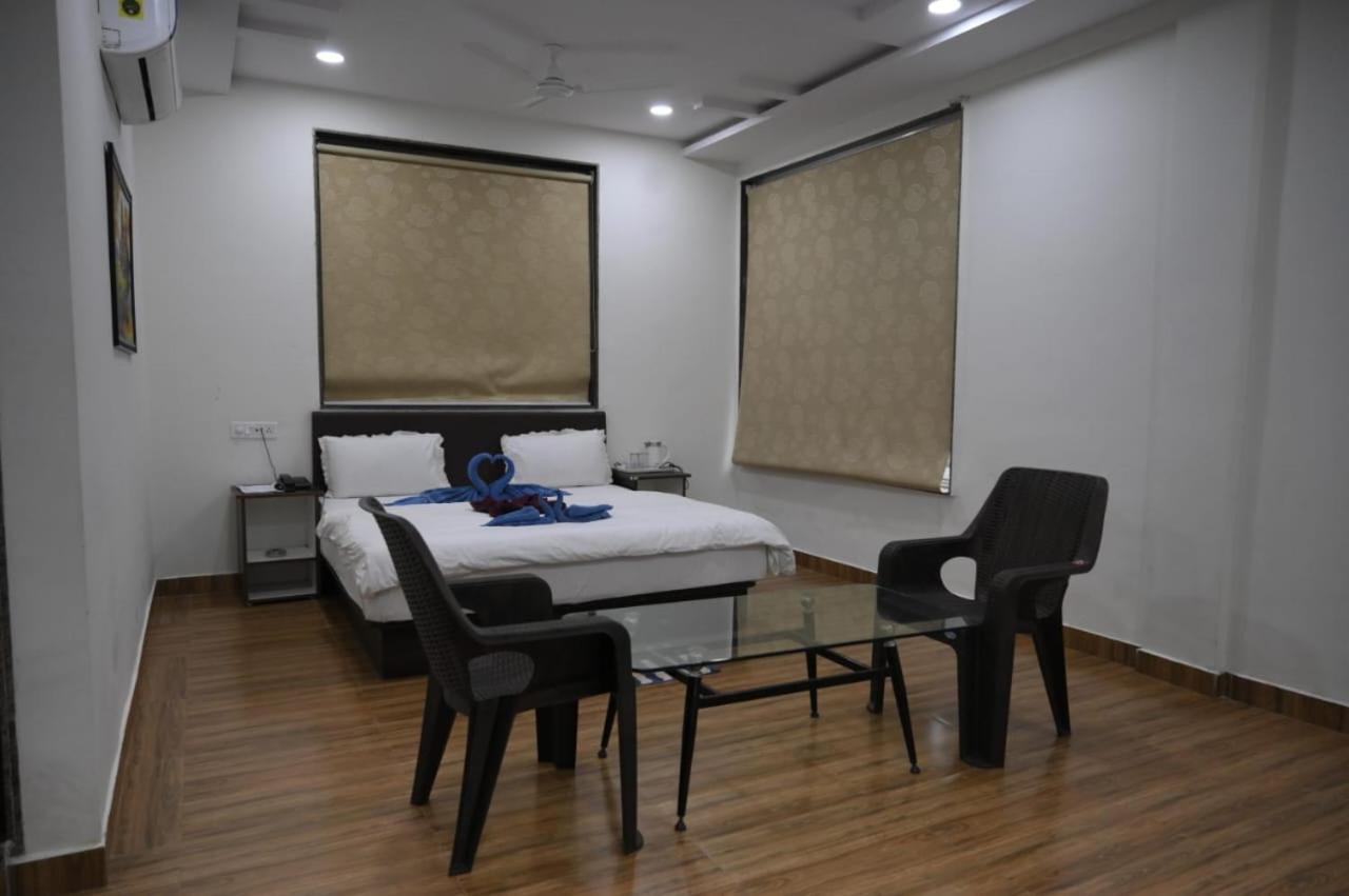 Hotel Satkar International Chhindwāra Buitenkant foto