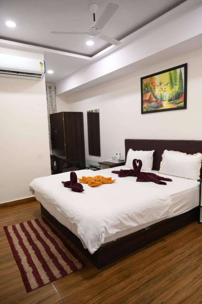 Hotel Satkar International Chhindwāra Buitenkant foto