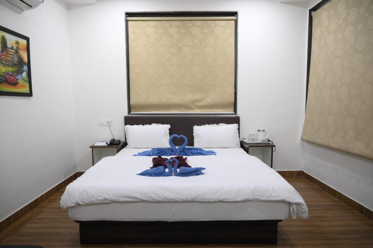 Hotel Satkar International Chhindwāra Buitenkant foto