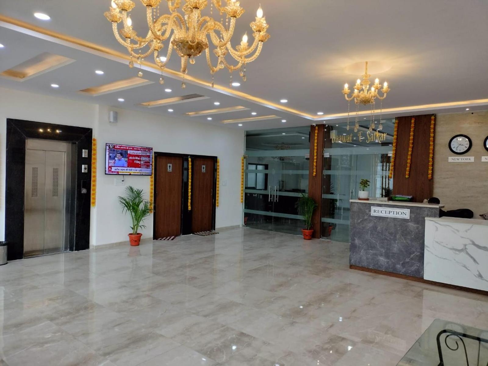 Hotel Satkar International Chhindwāra Buitenkant foto