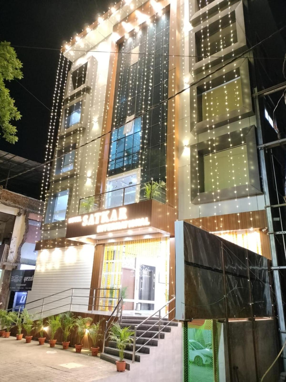 Hotel Satkar International Chhindwāra Buitenkant foto