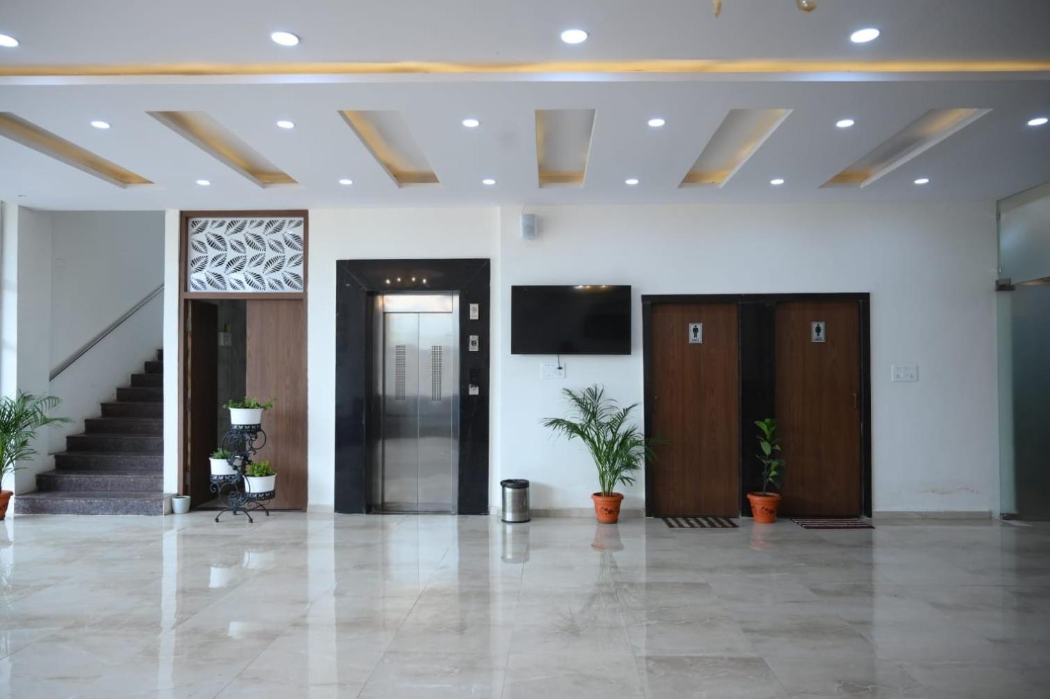 Hotel Satkar International Chhindwāra Buitenkant foto