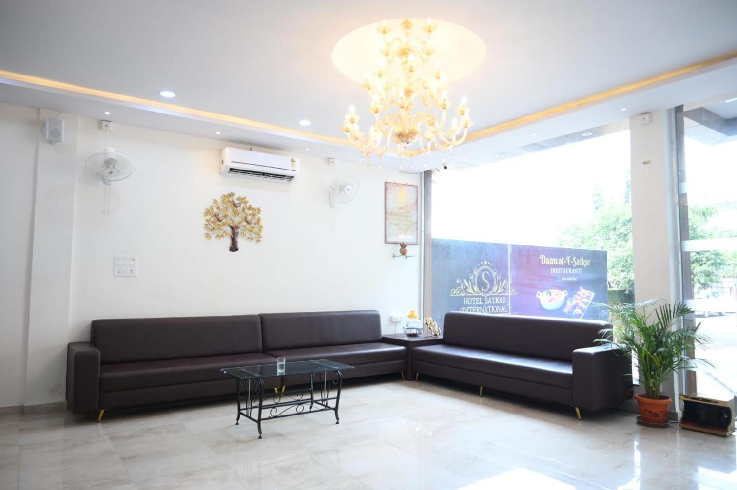 Hotel Satkar International Chhindwāra Buitenkant foto