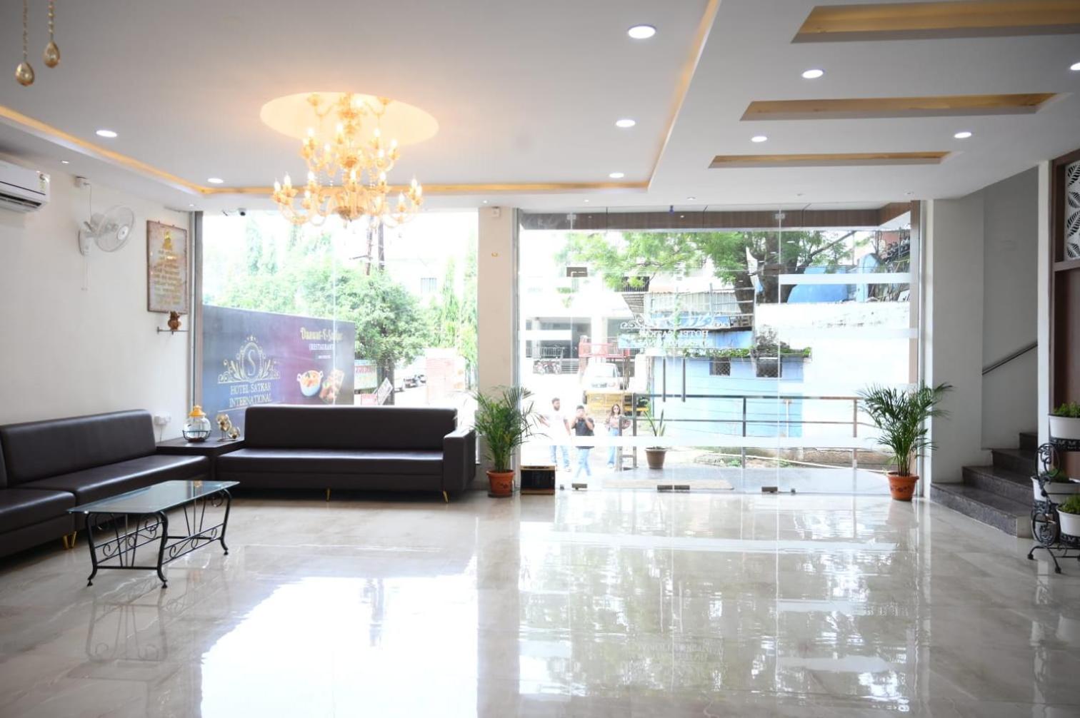 Hotel Satkar International Chhindwāra Buitenkant foto