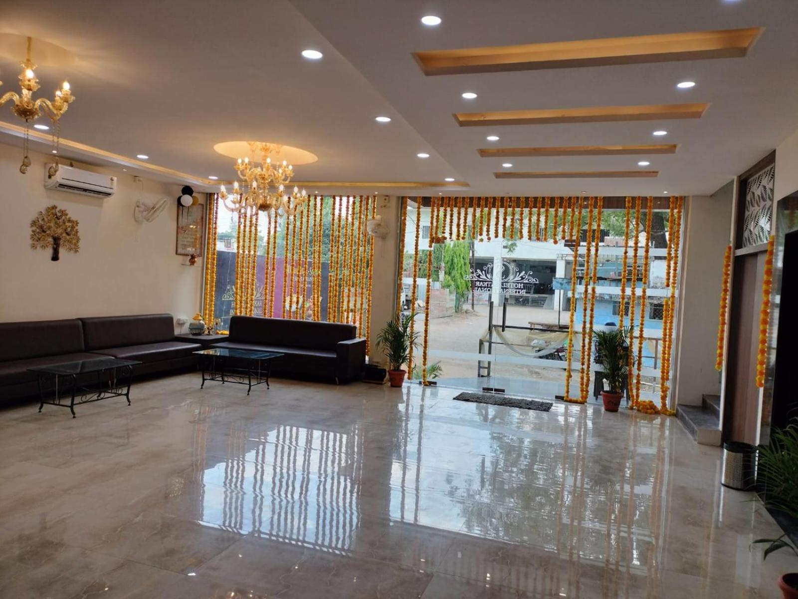 Hotel Satkar International Chhindwāra Buitenkant foto