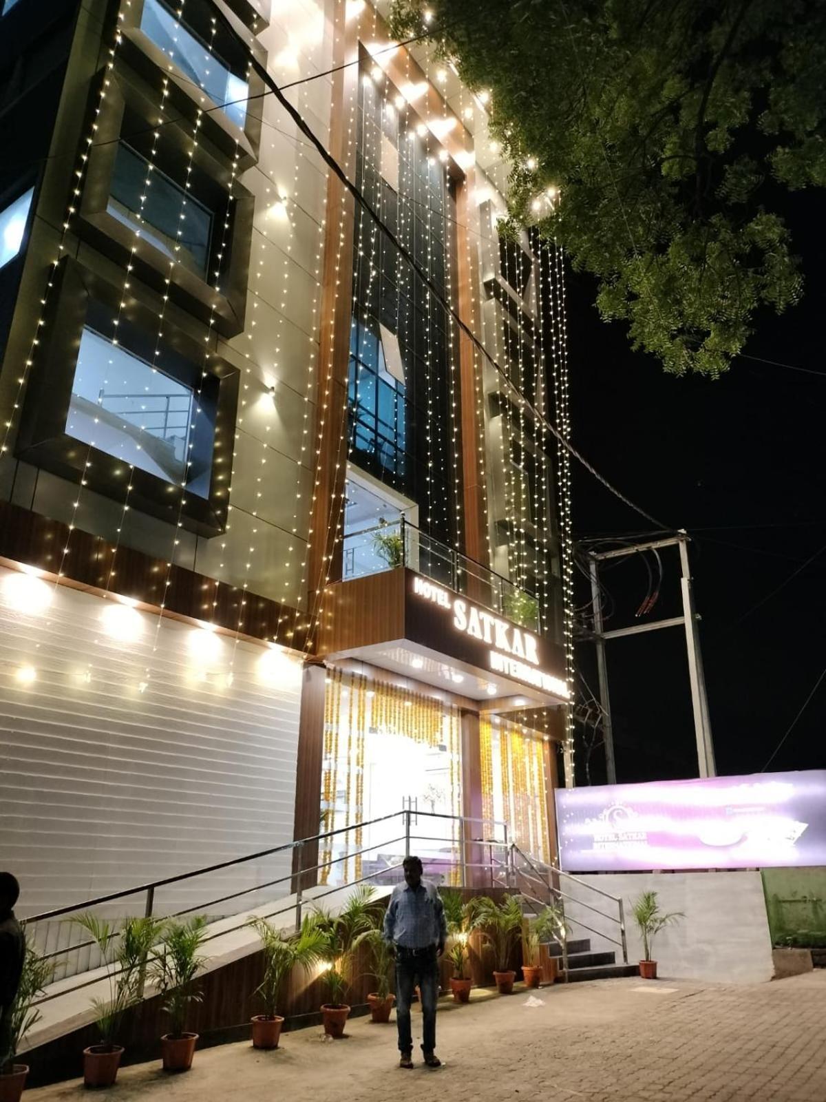 Hotel Satkar International Chhindwāra Buitenkant foto